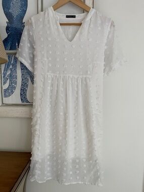 MIHOLL White Swiss Dot V-Neck Babydoll Dress